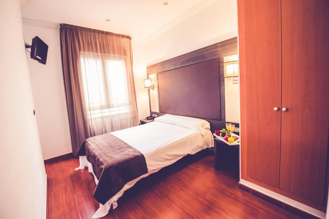 Hostal Sol Los Angeles Madrid Kültér fotó